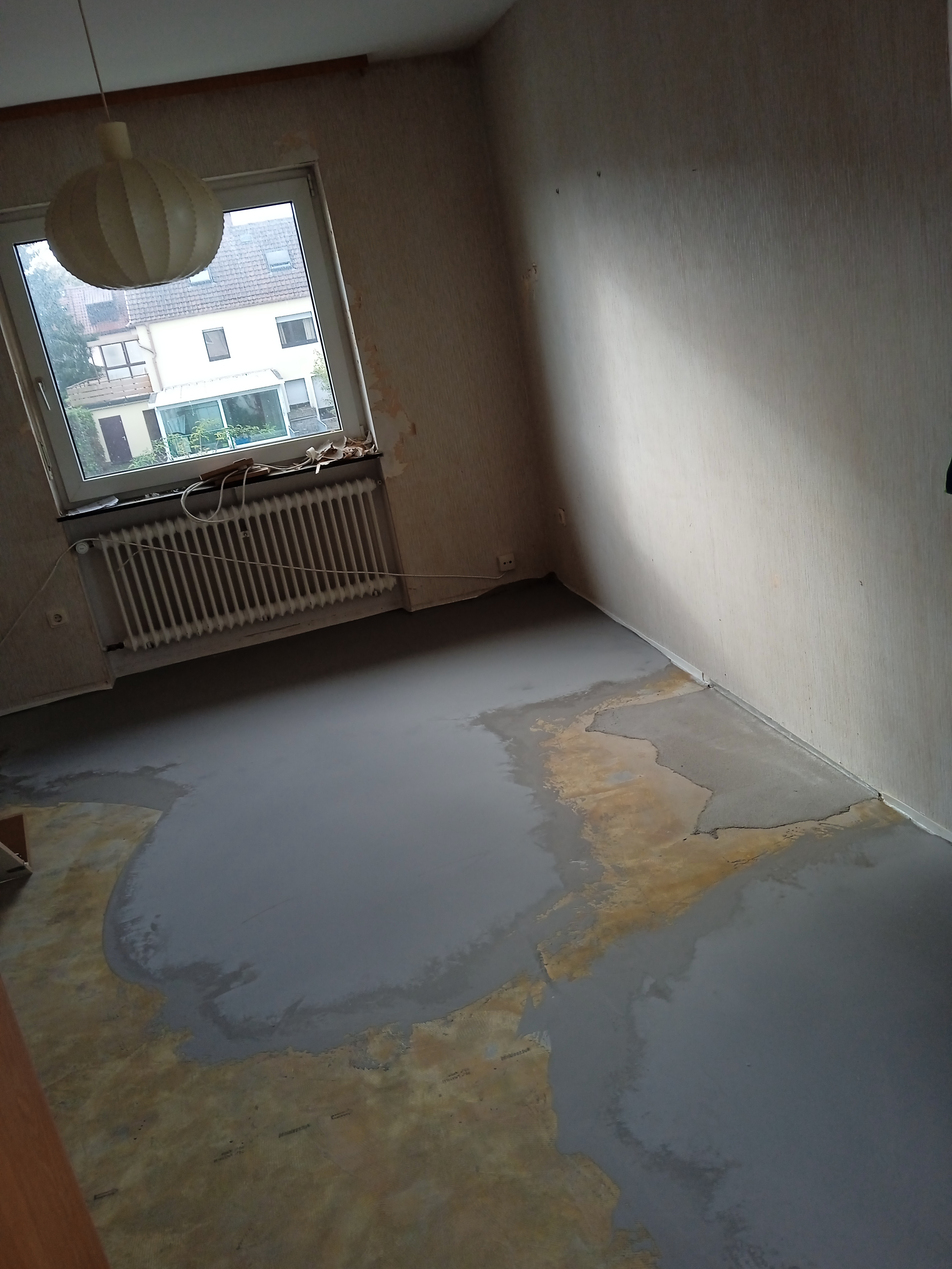 Wohnzimmer vor den Malerarbeiten